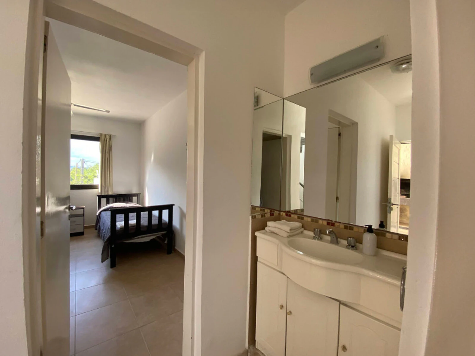 Departamento 3 · Antebaño y acceso a dormitorios · Costa Linda