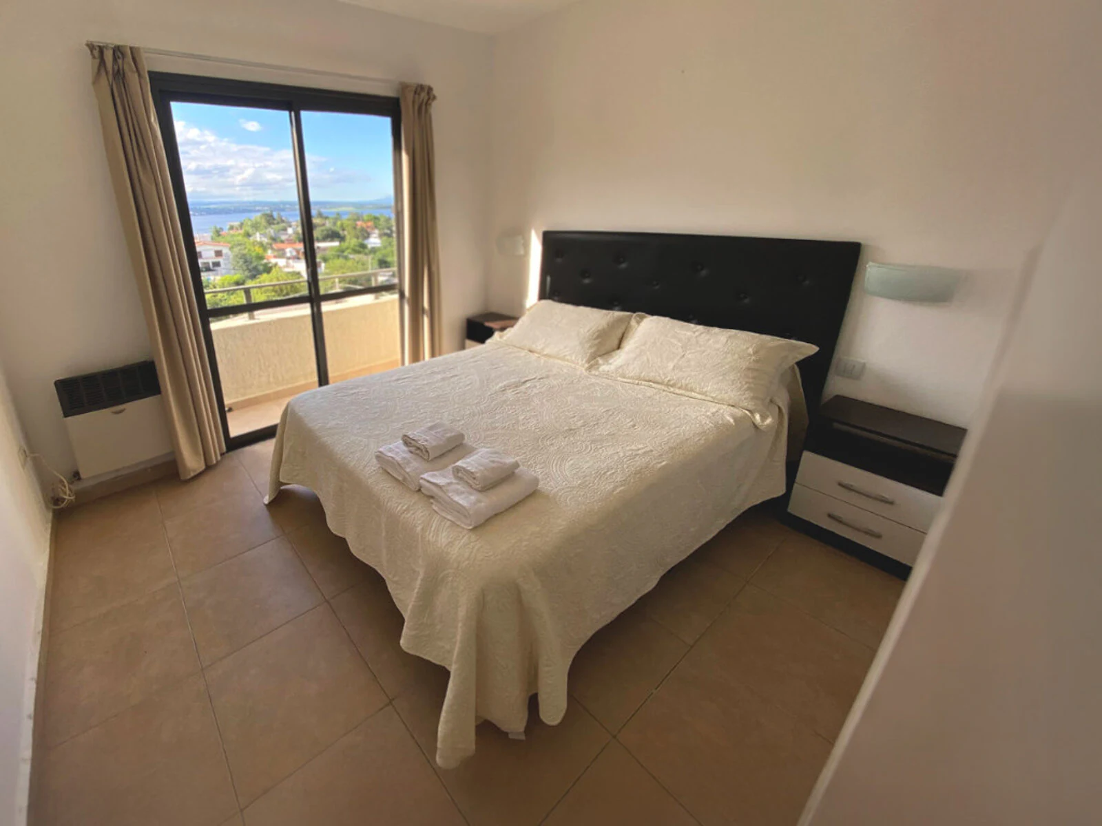 Departamento 2 · Dormitorio principal · Costa Linda
