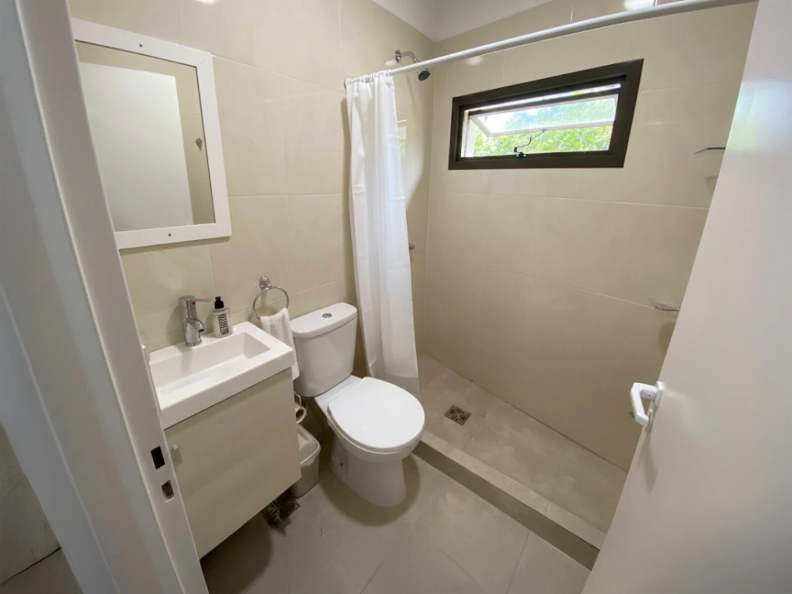 Departamento 1 · Baño · Costa Linda